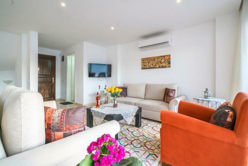 New Age Villa Maria