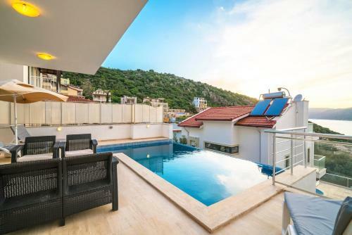 New Age Villa Maria