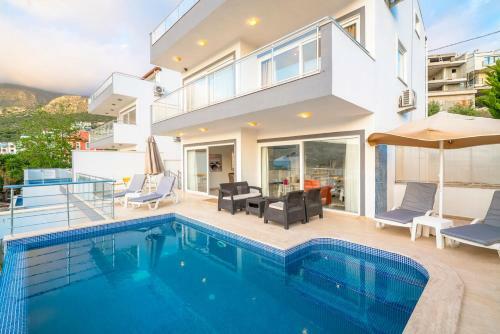 New Age Villa Maria