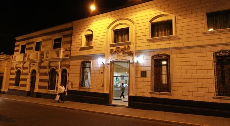Hotel Ensue�o
