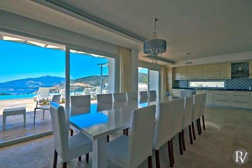 Kalkan Villa Sleeps 17 Pool Air Con Wifi