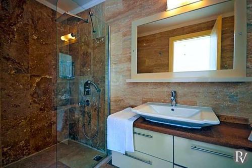Kalkan Villa Sleeps 17 Pool Air Con Wifi