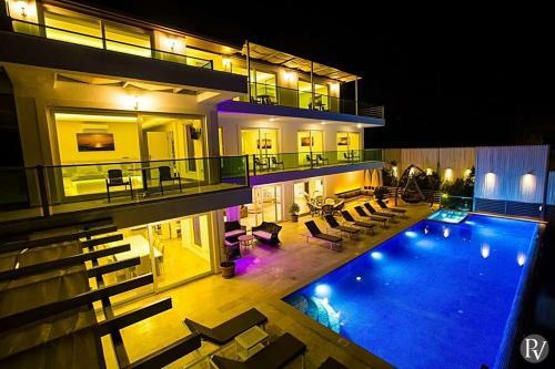 Kalkan Villa Sleeps 14 Pool Wifi