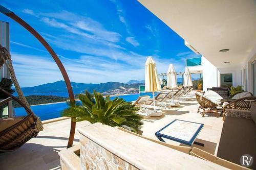 Kalkan Villa Sleeps 14 Pool Wifi