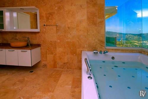 Kalkan Villa Sleeps 14 Pool Wifi
