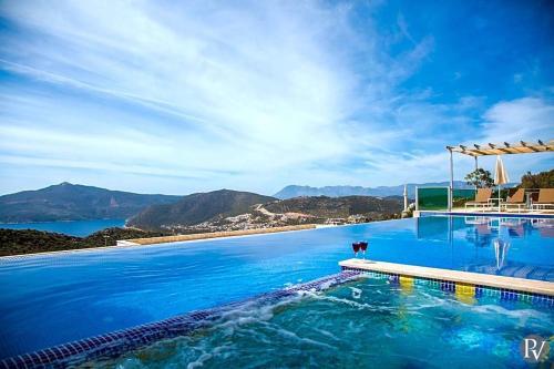 Kalkan Villa Sleeps 14 Pool Wifi