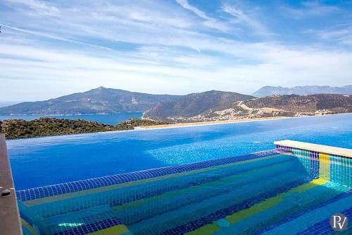 Kalkan Villa Sleeps 14 Pool Wifi