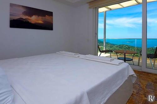 Kalkan Villa Sleeps 14 Pool Wifi