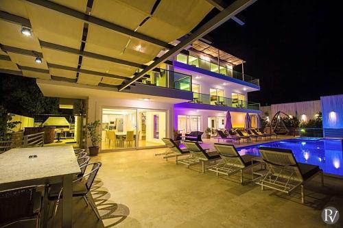 Kalkan Villa Sleeps 14 Pool Wifi