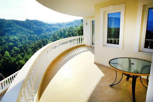 6 Bedroom Villa With Private Pool