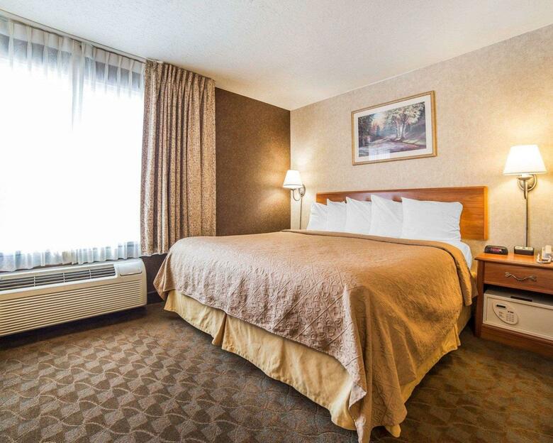 Hotel Quality Inn  Suites Brossard
