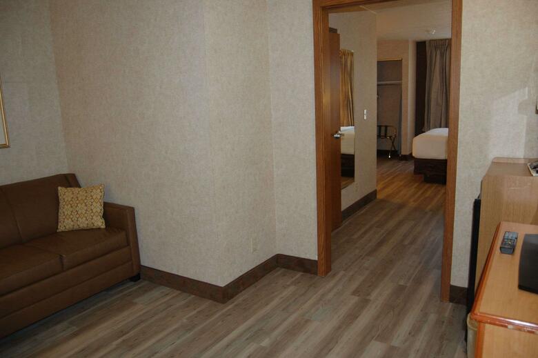 Hotel Quality Inn  Suites Brossard