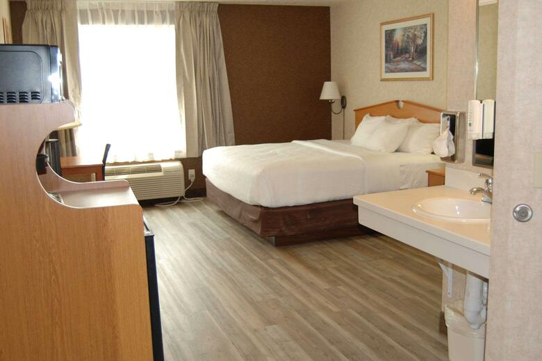 Hotel Quality Inn  Suites Brossard