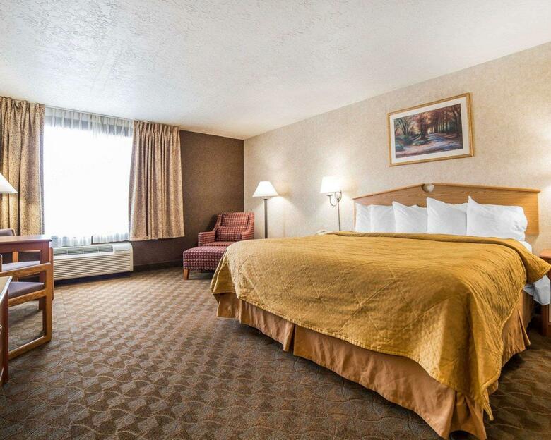 Hotel Quality Inn  Suites Brossard