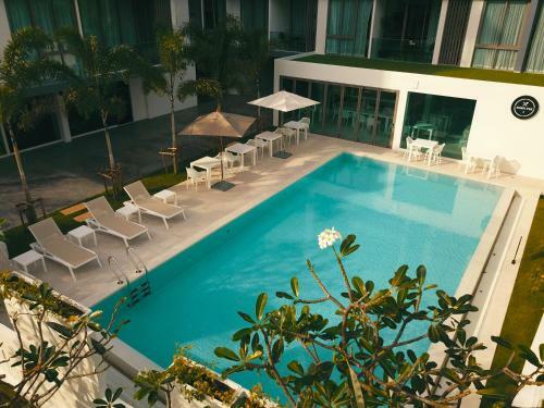 Apartamentos Ocean Stone Phuket By Holy Cow 10