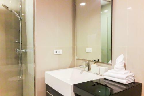 Apartamentos The Deck Patong By Favstay