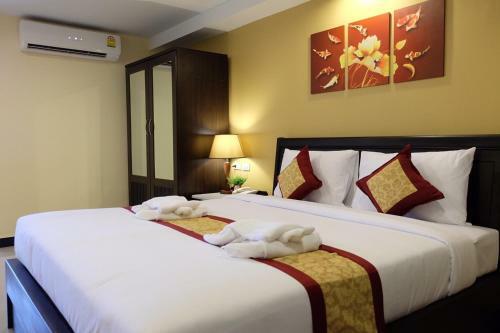 Hotel The Grand Day Night