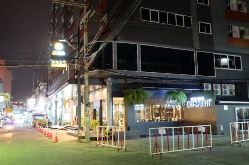Hotel The Grand Day Night