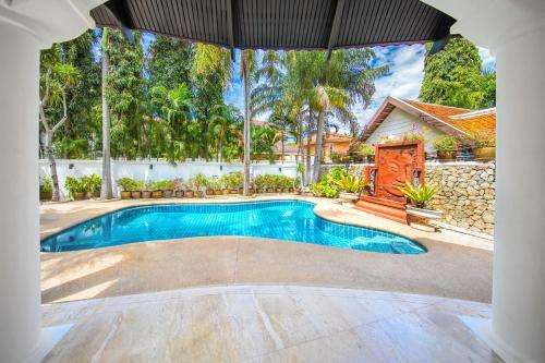 Walking Street Pool Villa Pattaya