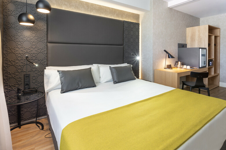 Hotel Catalonia Giralda