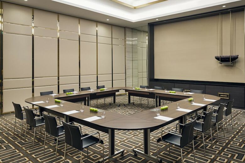 Hotel Al Manshar Rotana