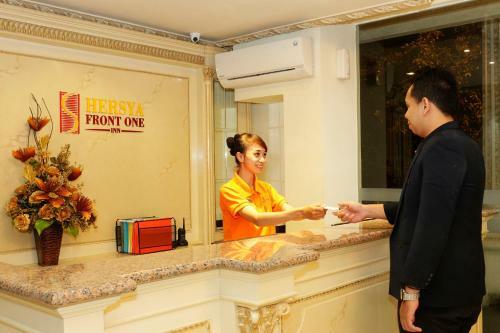 Hotel Hersya Front One Inn Surabaya