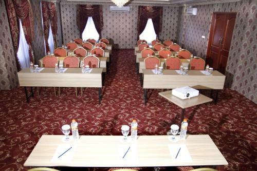 Hotel Hersya Front One Inn Surabaya