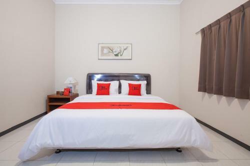 Hostal Reddoorz Plus @ Bukit Dieng Malang