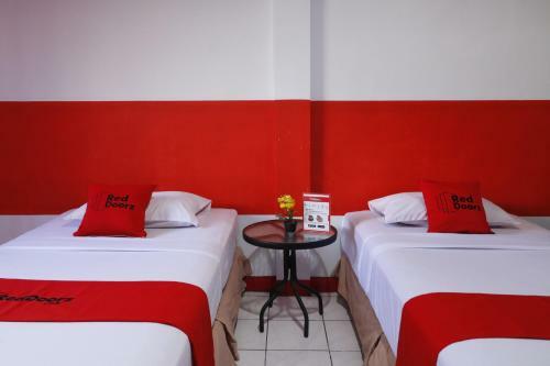 Hostal Reddoorz Plus @ Samratulangi Manado