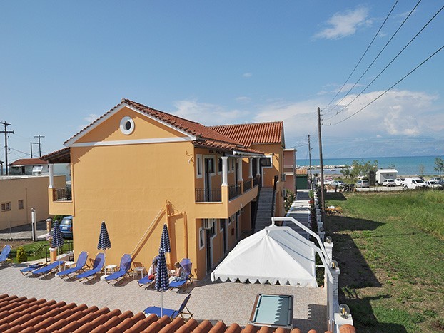Makis Studios Apartments