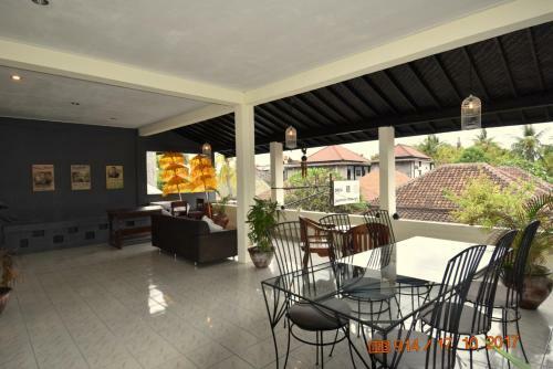 Central Lovina Apartment