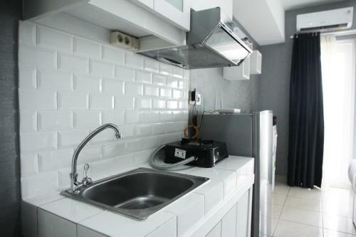 Modern And Comfortable Studio Apartment Springlake Summarecon Near Summarecon By Travelio