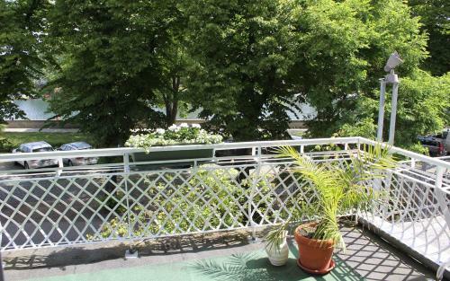 Apartamento Ferienwohnungen _ Guetschow _ Obje