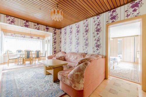 1 Private Single, 1 Twin Room. 3 Persons (6303)