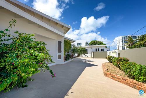 Villa Palm Beach Gem - Right By Hotel Strip, Malls And Beaches!