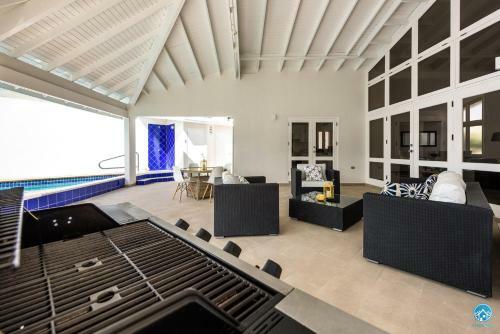 Villa Palm Beach Gem - Right By Hotel Strip, Malls And Beaches!