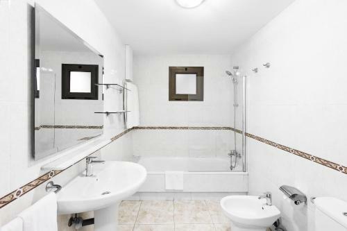 Apartamentos Elba Luc�a Sport & Suite Hotel