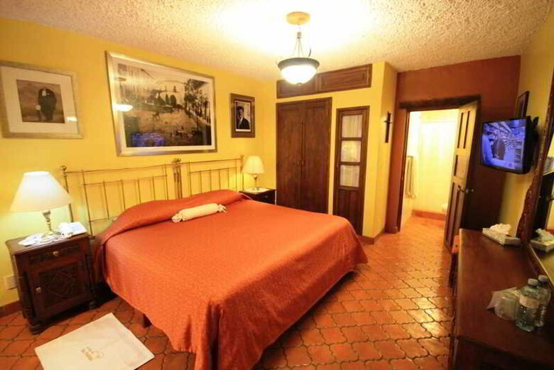 Hotel El Meson De Los Poetas