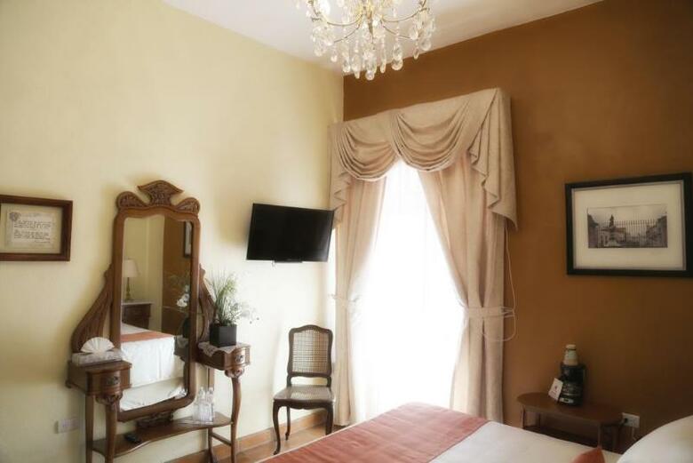 Hotel El Meson De Los Poetas