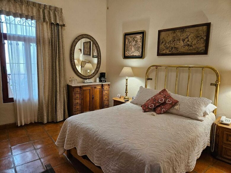 Hotel El Meson De Los Poetas