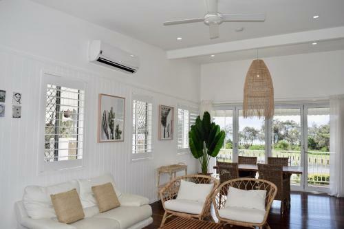 Oceanfront Contemporary Beach Shack On Marine Parade