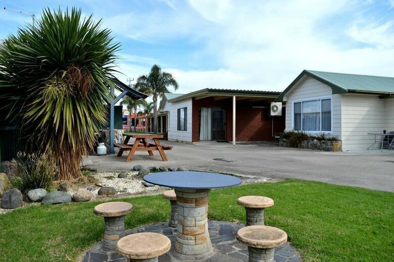 Motel Lakes Jakaranda Holiday Units