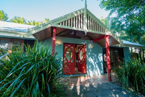 Frangipani Beach House - Newell Beach