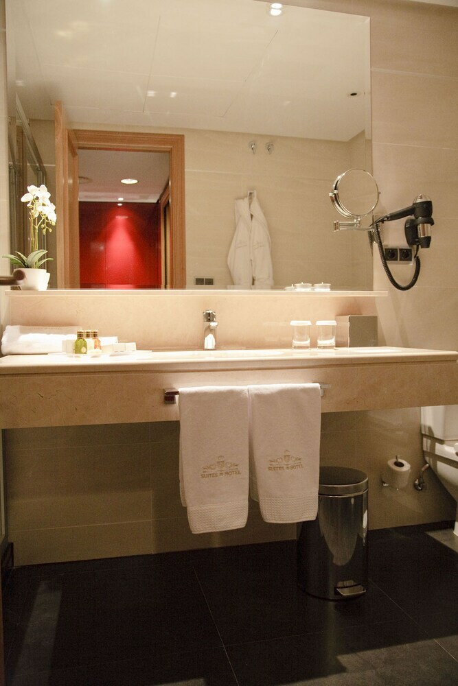 Nexus Benalmadena Suites & Apartments