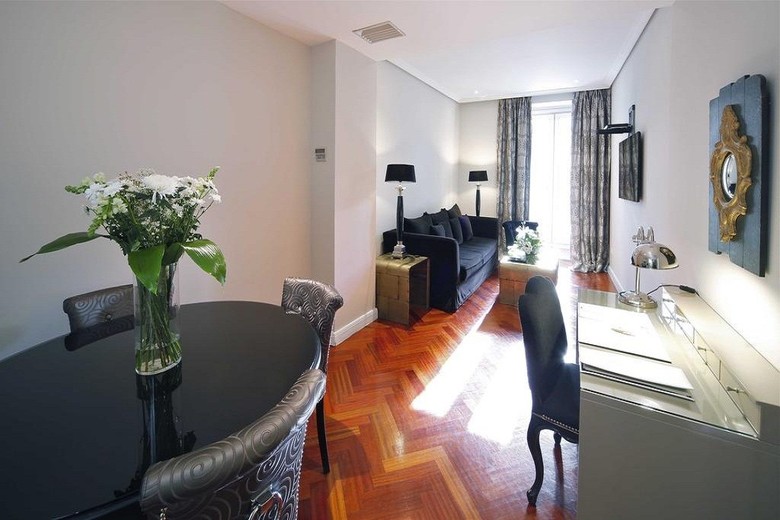 Hotel Luxury Suites