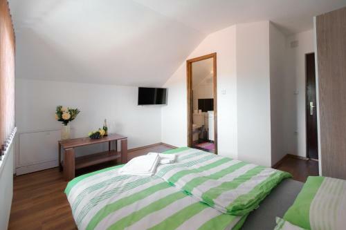 Hostal Guesthouse Vila Puzic