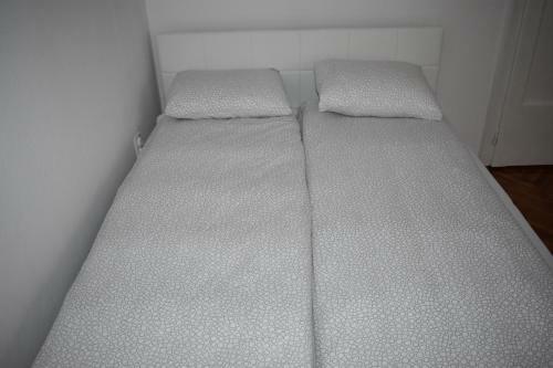 Hostal De Lux Apartment & Rooms Emilia