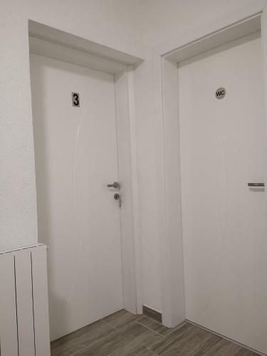 Hostal Apartmani I Sobe Taunus Bl