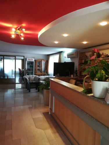 Hostal Guesthouse Mts