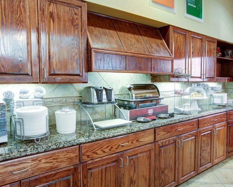 Hotel Comfort Suites University Drive